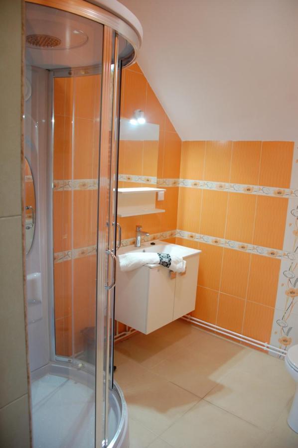 Pensiunea Iulia Rod Ngoại thất bức ảnh